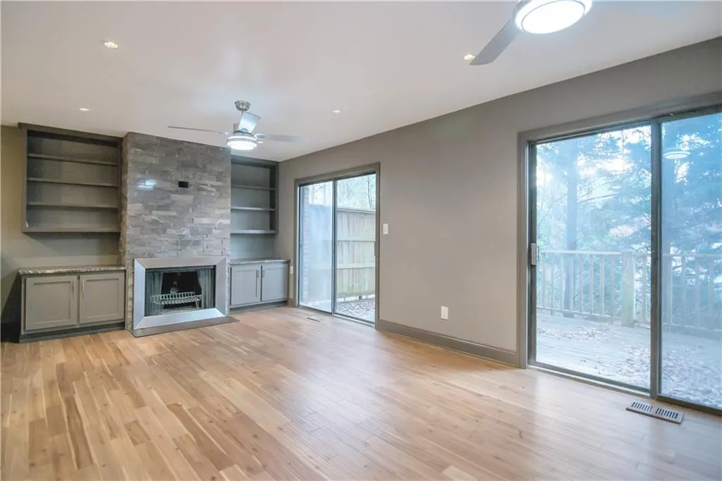 382 The Chace, Sandy Springs, Georgia 30328, 3 Bedrooms Bedrooms, ,3 BathroomsBathrooms,Residential,Sold,382 The Chace,6824449