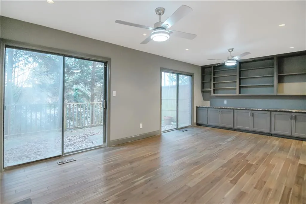 382 The Chace, Sandy Springs, Georgia 30328, 3 Bedrooms Bedrooms, ,3 BathroomsBathrooms,Residential,Sold,382 The Chace,6824449