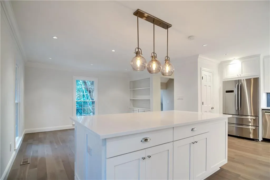382 The Chace, Sandy Springs, Georgia 30328, 3 Bedrooms Bedrooms, ,3 BathroomsBathrooms,Residential,Sold,382 The Chace,6824449