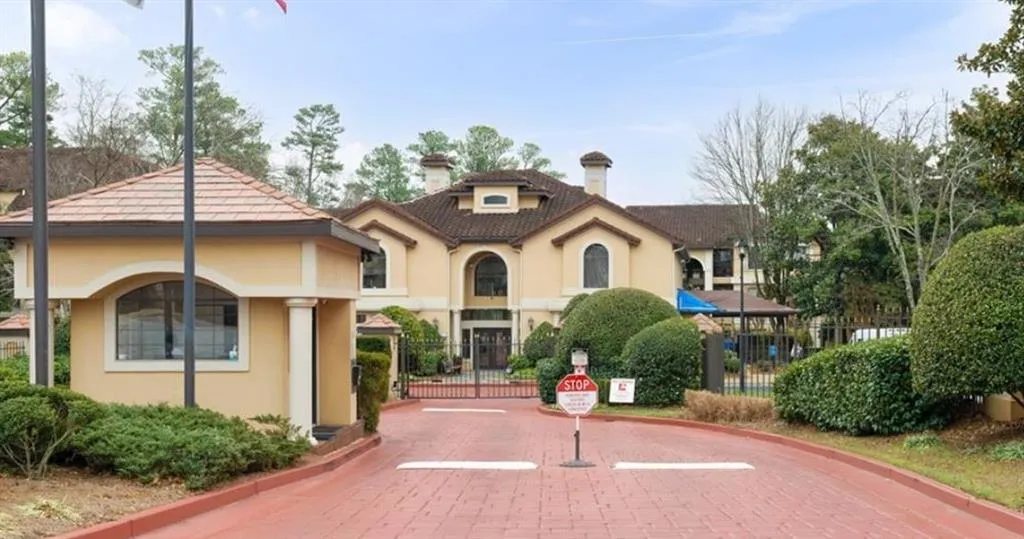 3777 Peachtree Road Ne Unit 1313, Brookhaven, Georgia 30319, 2 Bedrooms Bedrooms, ,1 BathroomBathrooms,Residential,For Sale,3777 Peachtree Road Ne Unit 1313,7591253