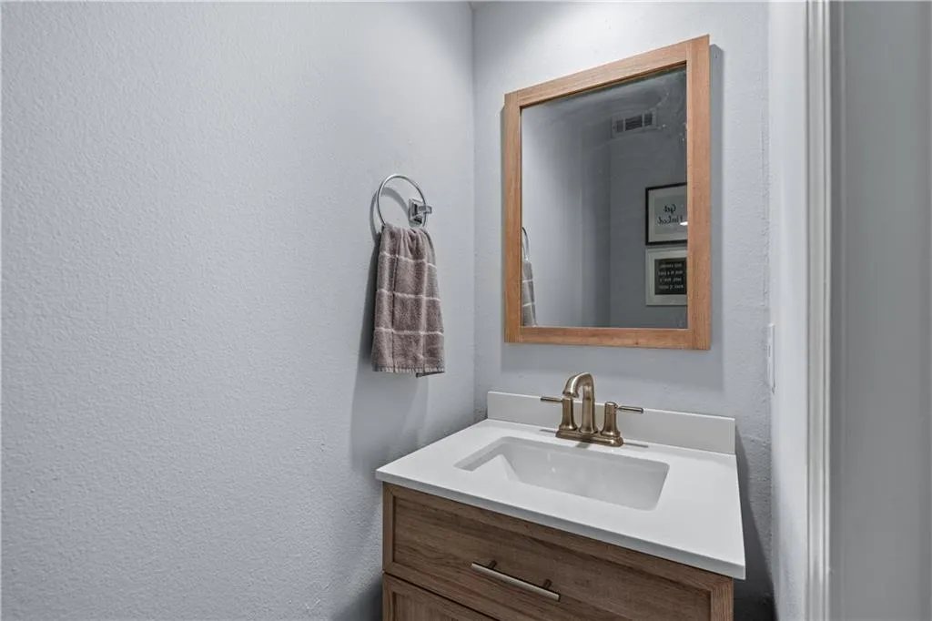 3777 Peachtree Road Ne Unit 1313, Brookhaven, Georgia 30319, 2 Bedrooms Bedrooms, ,1 BathroomBathrooms,Residential,For Sale,3777 Peachtree Road Ne Unit 1313,7591253