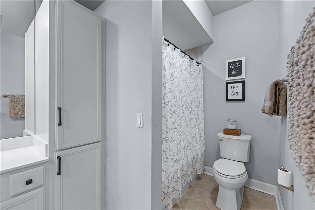 3777 Peachtree Road Ne Unit 1313, Brookhaven, Georgia 30319, 2 Bedrooms Bedrooms, ,1 BathroomBathrooms,Residential,For Sale,3777 Peachtree Road Ne Unit 1313,7591253