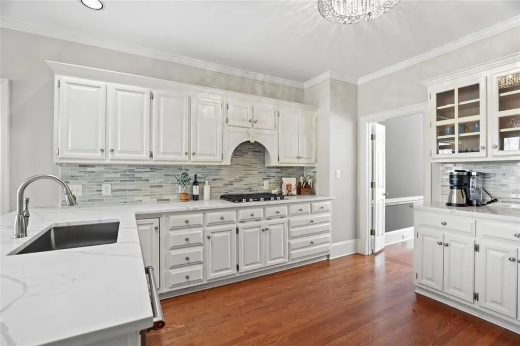 45 Battle Ridge Drive, Atlanta, Georgia 30342, 6 Bedrooms Bedrooms, ,4 BathroomsBathrooms,Residential,Sold,45 Battle Ridge Drive,7044235