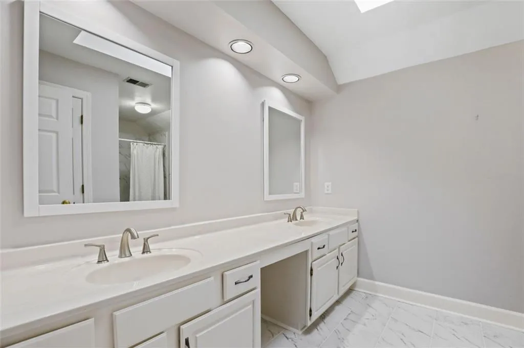 45 Battle Ridge Drive, Atlanta, Georgia 30342, 6 Bedrooms Bedrooms, ,4 BathroomsBathrooms,Residential,Sold,45 Battle Ridge Drive,7044235