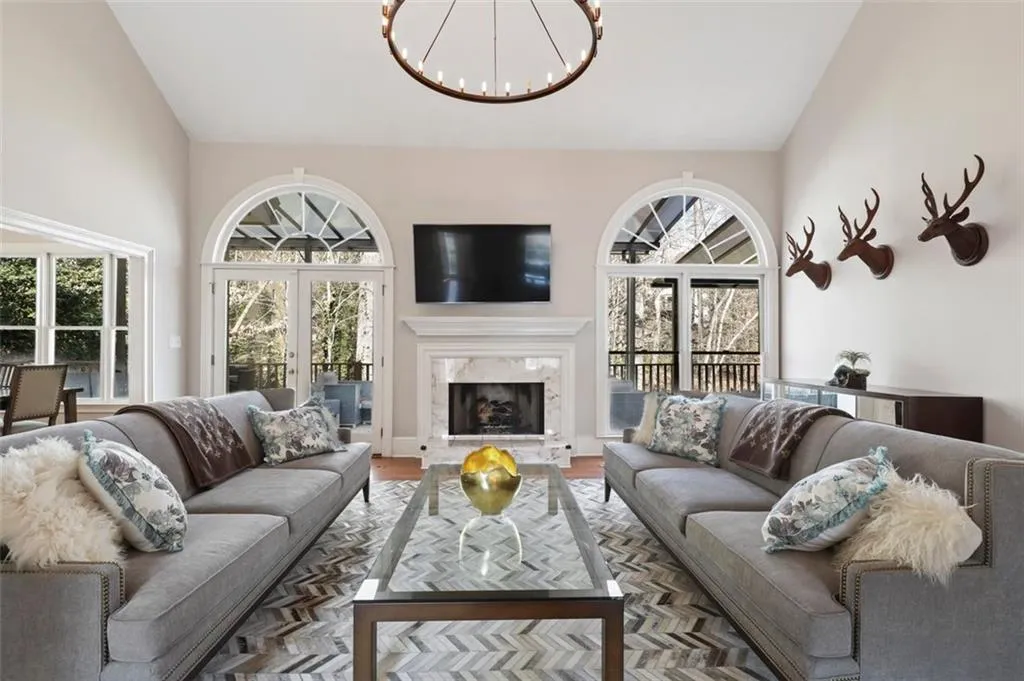 45 Battle Ridge Drive, Atlanta, Georgia 30342, 6 Bedrooms Bedrooms, ,4 BathroomsBathrooms,Residential,Sold,45 Battle Ridge Drive,7044235