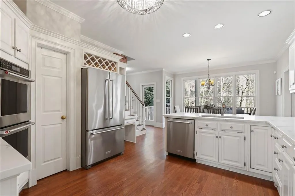 45 Battle Ridge Drive, Atlanta, Georgia 30342, 6 Bedrooms Bedrooms, ,4 BathroomsBathrooms,Residential,Sold,45 Battle Ridge Drive,7044235
