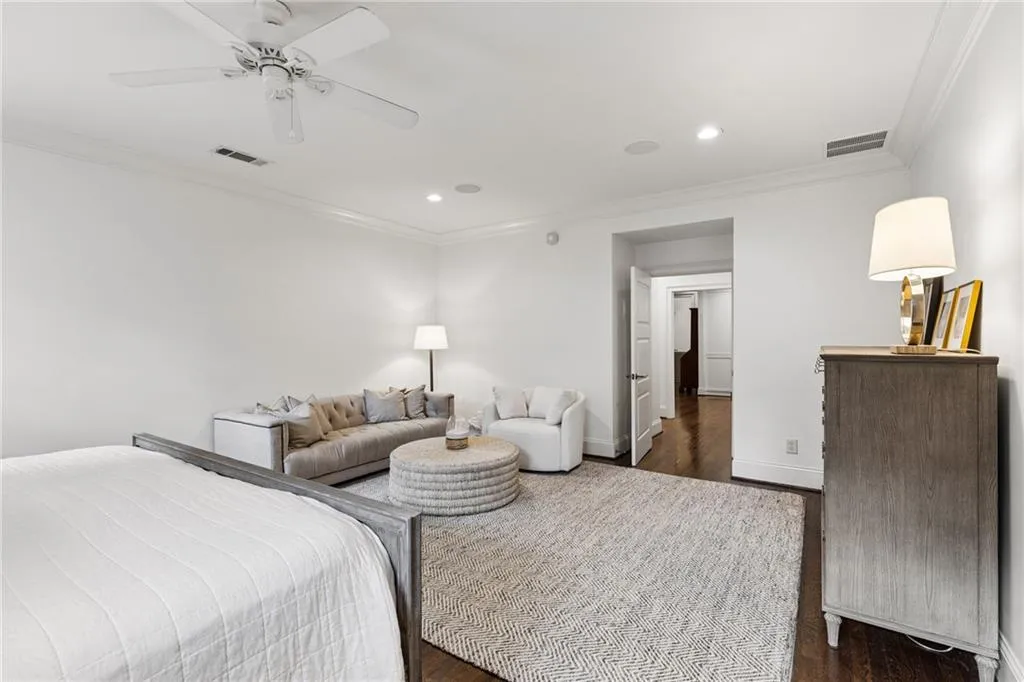 544 Hollydale Court Nw, Atlanta, Georgia 30342, 5 Bedrooms Bedrooms, 0 ,5 BathroomsBathrooms,Residential,For Sale,544 Hollydale Court Nw,7844783