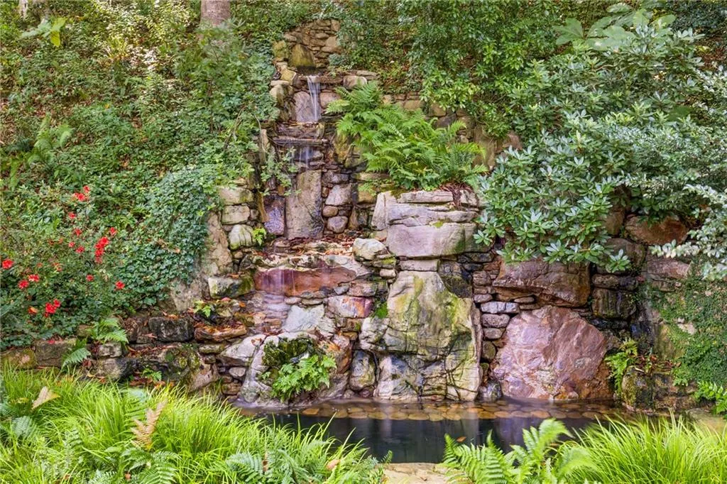 544 Hollydale Court Nw, Atlanta, Georgia 30342, 5 Bedrooms Bedrooms, 0 ,5 BathroomsBathrooms,Residential,For Sale,544 Hollydale Court Nw,7844783