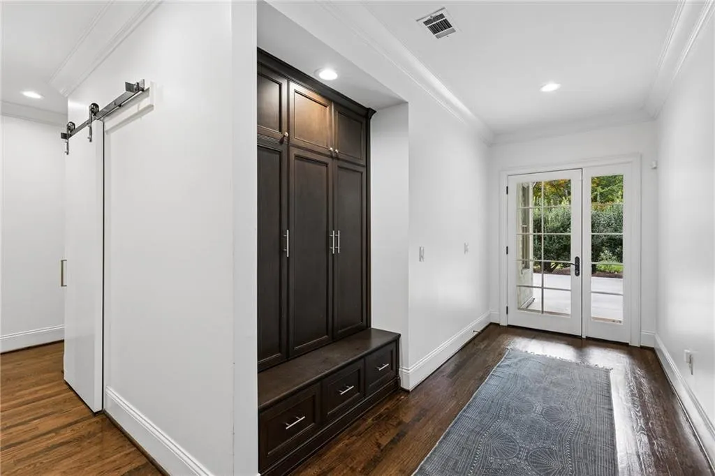 544 Hollydale Court Nw, Atlanta, Georgia 30342, 5 Bedrooms Bedrooms, 0 ,5 BathroomsBathrooms,Residential,For Sale,544 Hollydale Court Nw,7844783