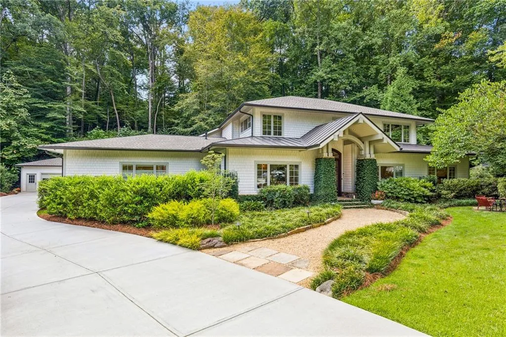 544 Hollydale Court Nw, Atlanta, Georgia 30342, 5 Bedrooms Bedrooms, 0 ,5 BathroomsBathrooms,Residential,For Sale,544 Hollydale Court Nw,7844783