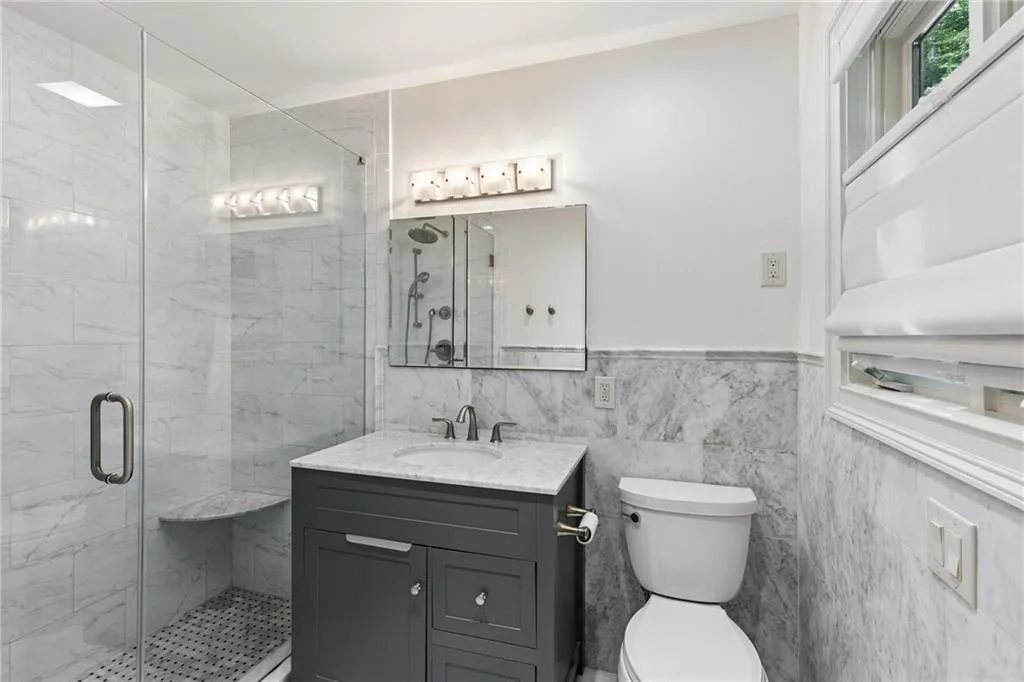 544 Hollydale Court Nw, Atlanta, Georgia 30342, 5 Bedrooms Bedrooms, 0 ,5 BathroomsBathrooms,Residential,For Sale,544 Hollydale Court Nw,7844783
