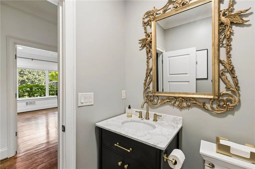 544 Hollydale Court Nw, Atlanta, Georgia 30342, 5 Bedrooms Bedrooms, 0 ,5 BathroomsBathrooms,Residential,For Sale,544 Hollydale Court Nw,7844783