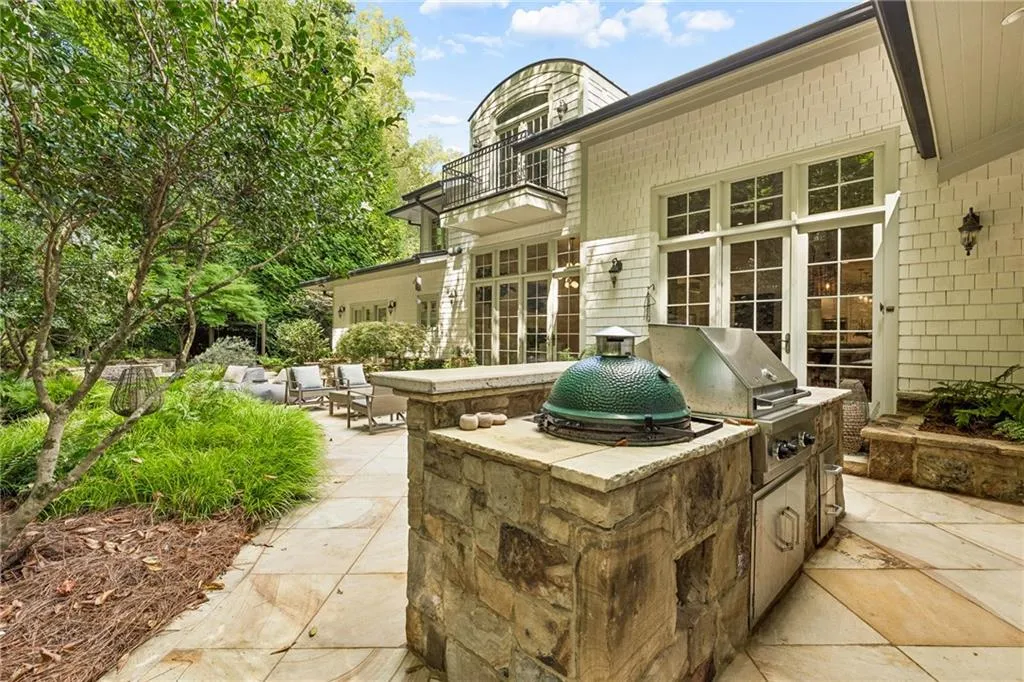 544 Hollydale Court Nw, Atlanta, Georgia 30342, 5 Bedrooms Bedrooms, 0 ,5 BathroomsBathrooms,Residential,For Sale,544 Hollydale Court Nw,7844783