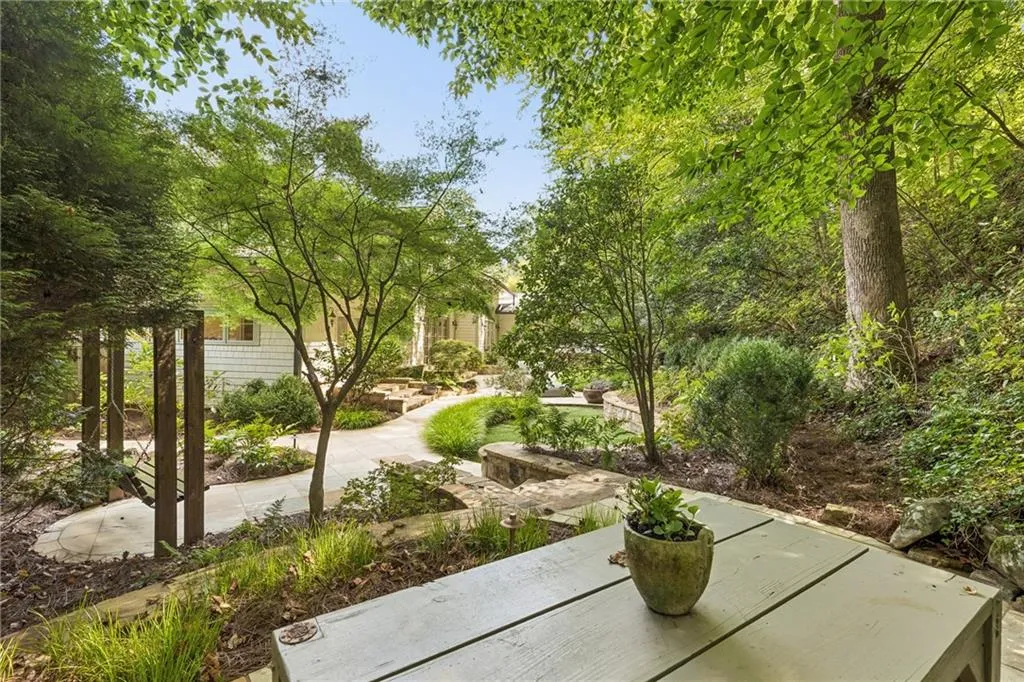 544 Hollydale Court Nw, Atlanta, Georgia 30342, 5 Bedrooms Bedrooms, 0 ,5 BathroomsBathrooms,Residential,For Sale,544 Hollydale Court Nw,7844783