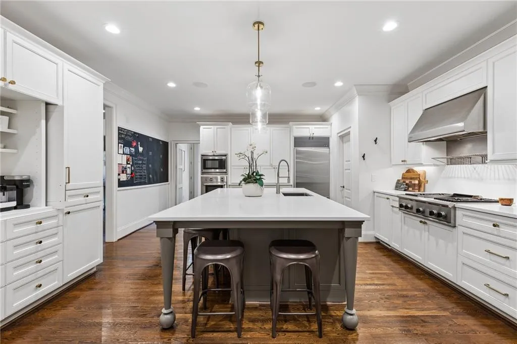 544 Hollydale Court Nw, Atlanta, Georgia 30342, 5 Bedrooms Bedrooms, 0 ,5 BathroomsBathrooms,Residential,For Sale,544 Hollydale Court Nw,7844783