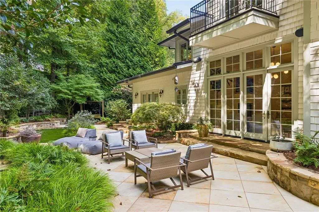 544 Hollydale Court Nw, Atlanta, Georgia 30342, 5 Bedrooms Bedrooms, 0 ,5 BathroomsBathrooms,Residential,For Sale,544 Hollydale Court Nw,7844783