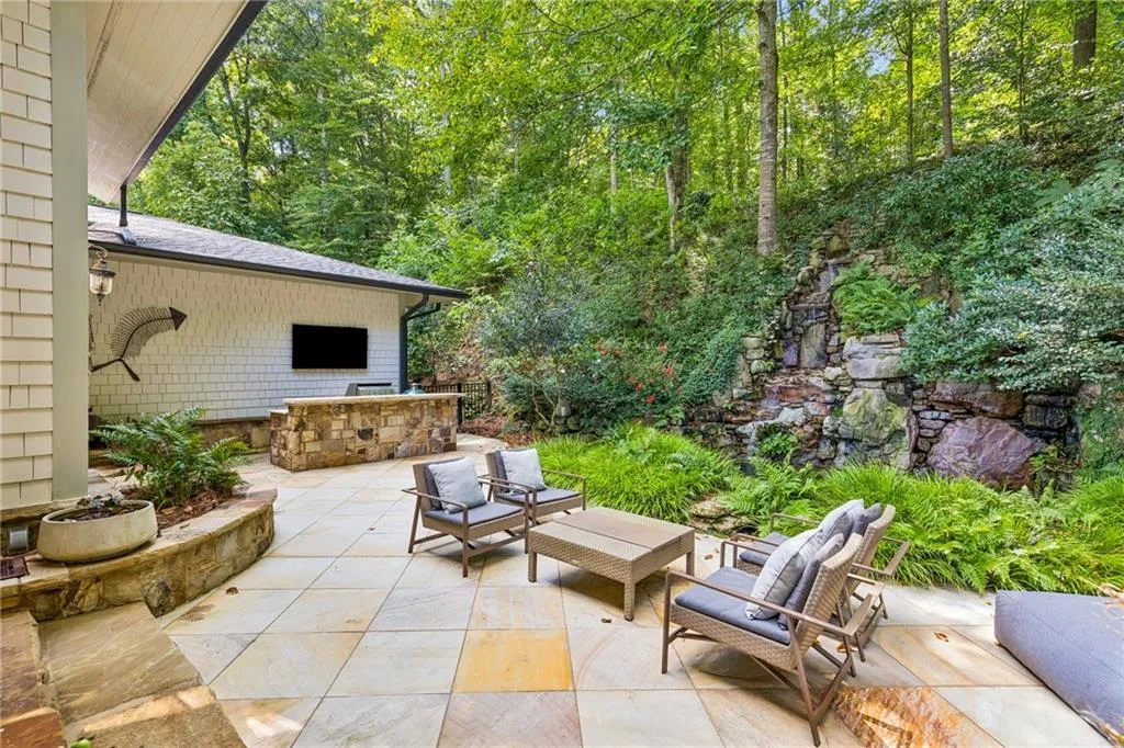 544 Hollydale Court Nw, Atlanta, Georgia 30342, 5 Bedrooms Bedrooms, 0 ,5 BathroomsBathrooms,Residential,For Sale,544 Hollydale Court Nw,7844783
