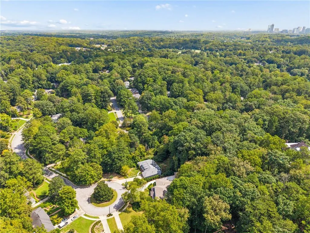 544 Hollydale Court Nw, Atlanta, Georgia 30342, 5 Bedrooms Bedrooms, 0 ,5 BathroomsBathrooms,Residential,For Sale,544 Hollydale Court Nw,7844783