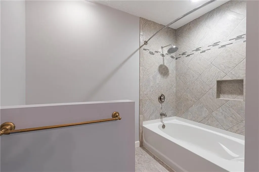6822 Glenridge Drive Unit F, Sandy Springs, Georgia 30328, 2 Bedrooms Bedrooms, ,2 BathroomsBathrooms,Residential,Sold,6822 Glenridge Drive Unit F,7001853