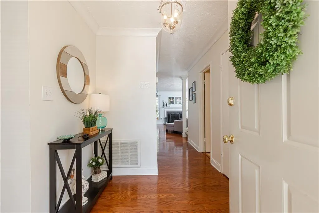 6822 Glenridge Drive Unit F, Sandy Springs, Georgia 30328, 2 Bedrooms Bedrooms, ,2 BathroomsBathrooms,Residential,Sold,6822 Glenridge Drive Unit F,7001853