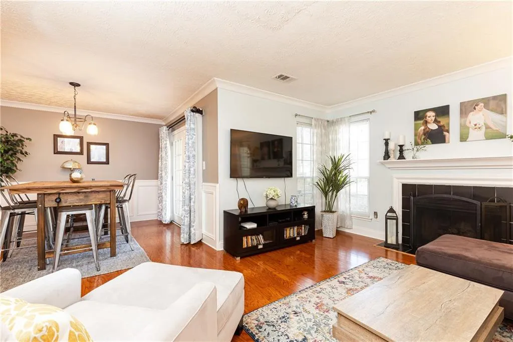 6822 Glenridge Drive Unit F, Sandy Springs, Georgia 30328, 2 Bedrooms Bedrooms, ,2 BathroomsBathrooms,Residential,Sold,6822 Glenridge Drive Unit F,7001853