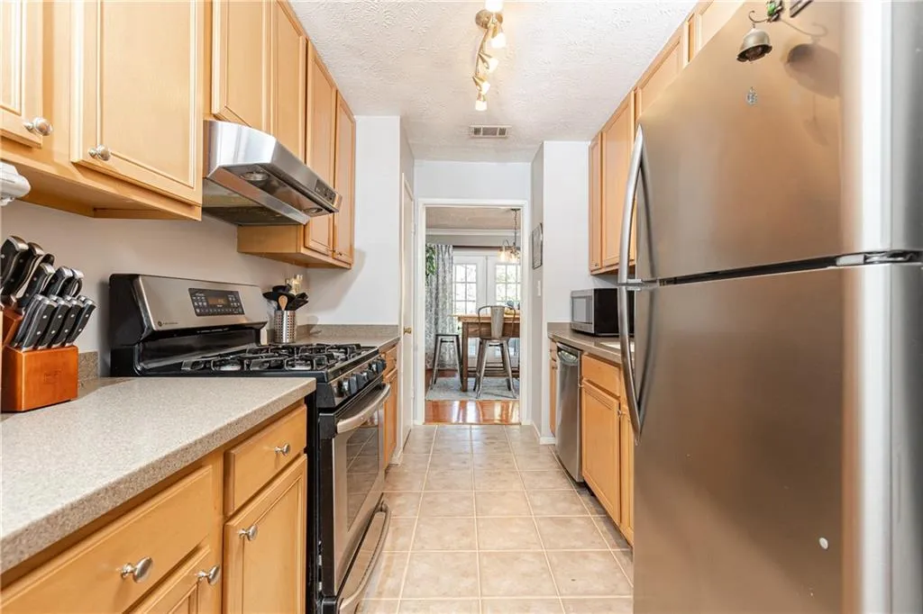 6822 Glenridge Drive Unit F, Sandy Springs, Georgia 30328, 2 Bedrooms Bedrooms, ,2 BathroomsBathrooms,Residential,Sold,6822 Glenridge Drive Unit F,7001853