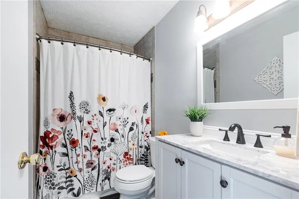 6822 Glenridge Drive Unit F, Sandy Springs, Georgia 30328, 2 Bedrooms Bedrooms, ,2 BathroomsBathrooms,Residential,Sold,6822 Glenridge Drive Unit F,7001853