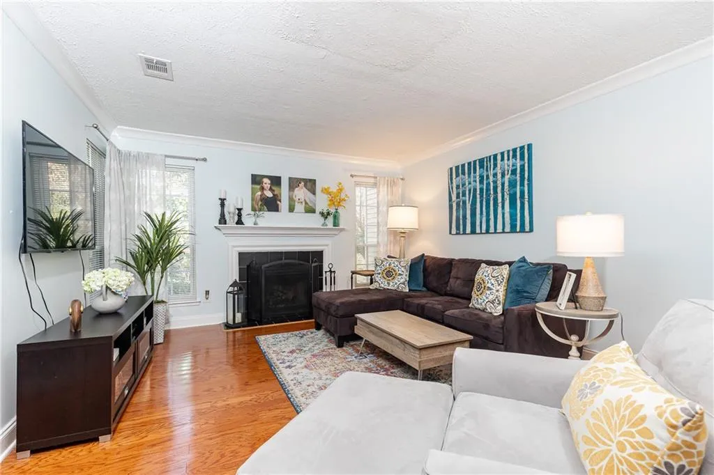 6822 Glenridge Drive Unit F, Sandy Springs, Georgia 30328, 2 Bedrooms Bedrooms, ,2 BathroomsBathrooms,Residential,Sold,6822 Glenridge Drive Unit F,7001853
