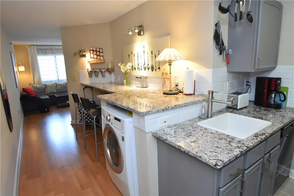 795 Hammond Drive Unit 209, Sandy Springs, Georgia 30328, 1 Bedroom Bedrooms, ,1 BathroomBathrooms,Residential,Sold,795 Hammond Drive Unit 209,6057664