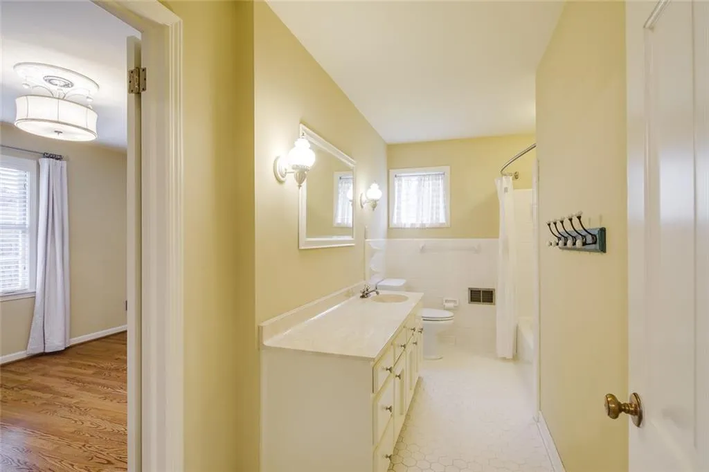 3255 Spalding Drive, Sandy Springs, Georgia 30350, 5 Bedrooms Bedrooms, ,3 BathroomsBathrooms,Residential,Sold,3255 Spalding Drive,6677907