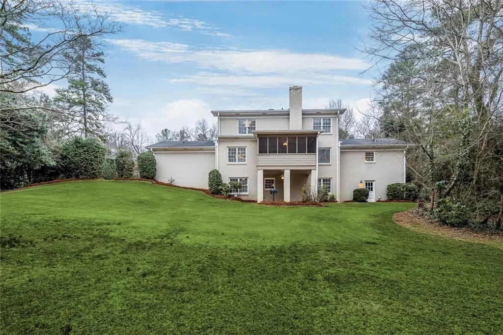 3255 Spalding Drive, Sandy Springs, Georgia 30350, 5 Bedrooms Bedrooms, ,3 BathroomsBathrooms,Residential,Sold,3255 Spalding Drive,6677907