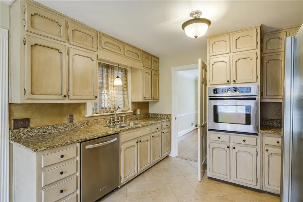 3255 Spalding Drive, Sandy Springs, Georgia 30350, 5 Bedrooms Bedrooms, ,3 BathroomsBathrooms,Residential,Sold,3255 Spalding Drive,6677907
