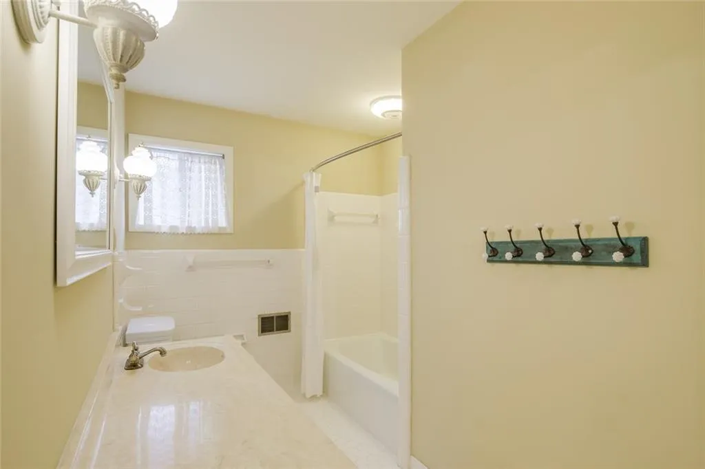 3255 Spalding Drive, Sandy Springs, Georgia 30350, 5 Bedrooms Bedrooms, ,3 BathroomsBathrooms,Residential,Sold,3255 Spalding Drive,6677907