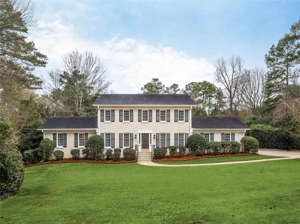 3255 Spalding Drive, Sandy Springs, Georgia 30350, 5 Bedrooms Bedrooms, ,3 BathroomsBathrooms,Residential,Sold,3255 Spalding Drive,6677907