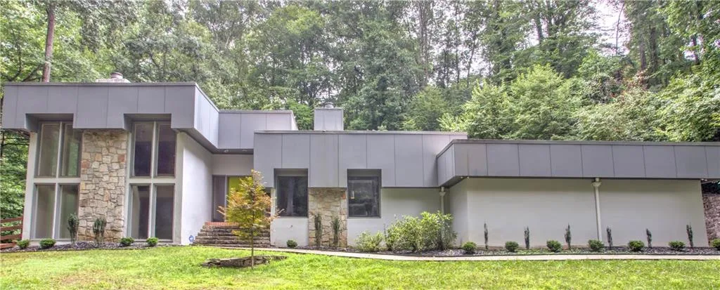 6545 Riverside Drive, Sandy Springs, Georgia 30328, 3 Bedrooms Bedrooms, ,3 BathroomsBathrooms,Residential,Sold,6545 Riverside Drive,6717962