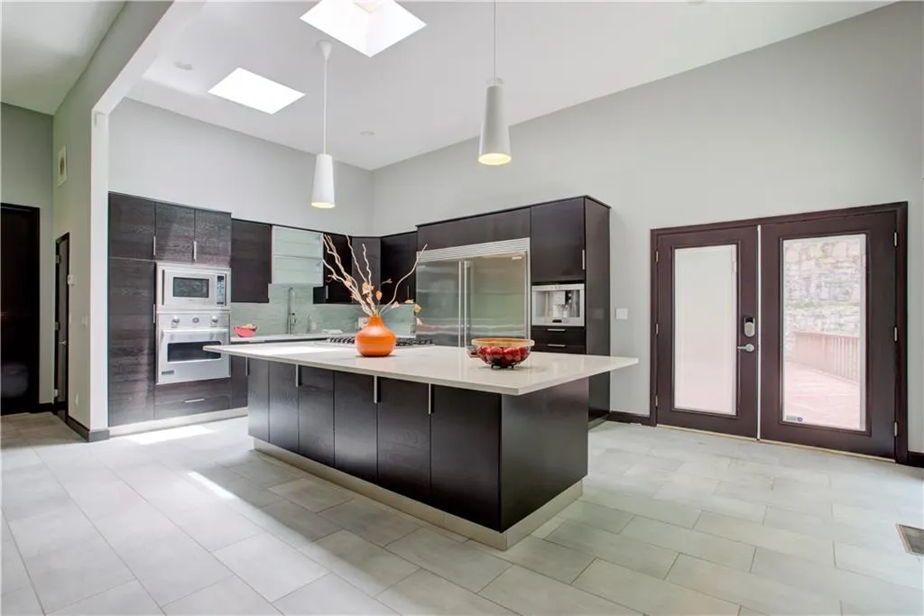 6545 Riverside Drive, Sandy Springs, Georgia 30328, 3 Bedrooms Bedrooms, ,3 BathroomsBathrooms,Residential,Sold,6545 Riverside Drive,6717962