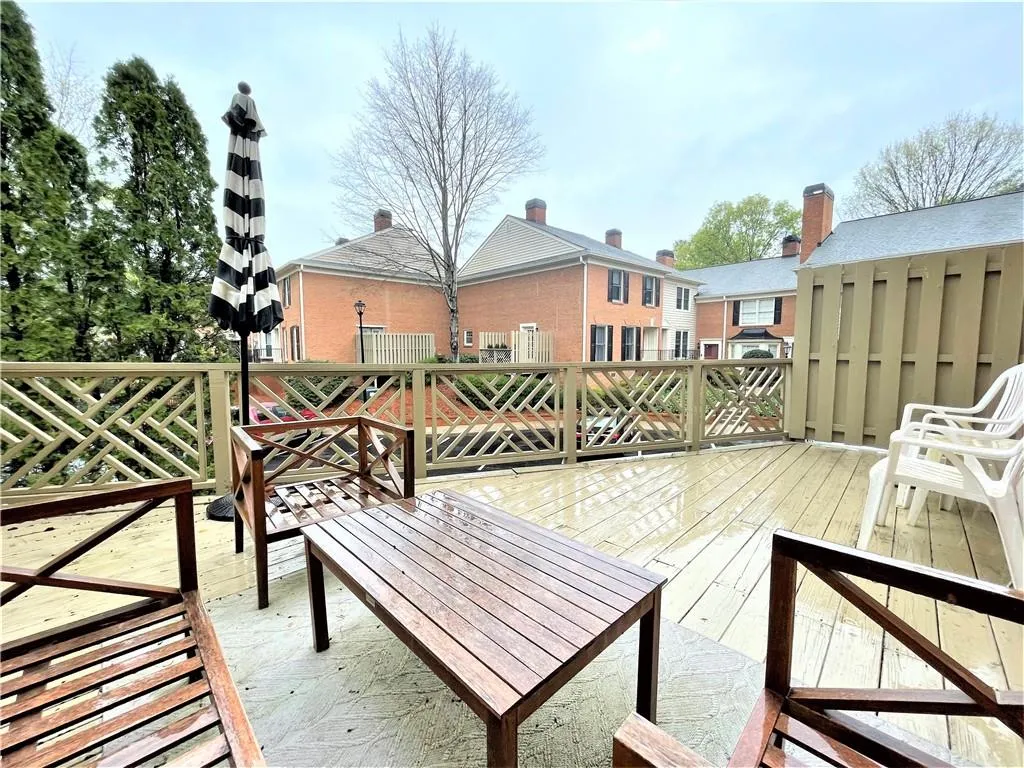 79 Mount Vernon Circle, Sandy Springs, Georgia 30338, 2 Bedrooms Bedrooms, ,2 BathroomsBathrooms,Residential,Sold,79 Mount Vernon Circle,7057785