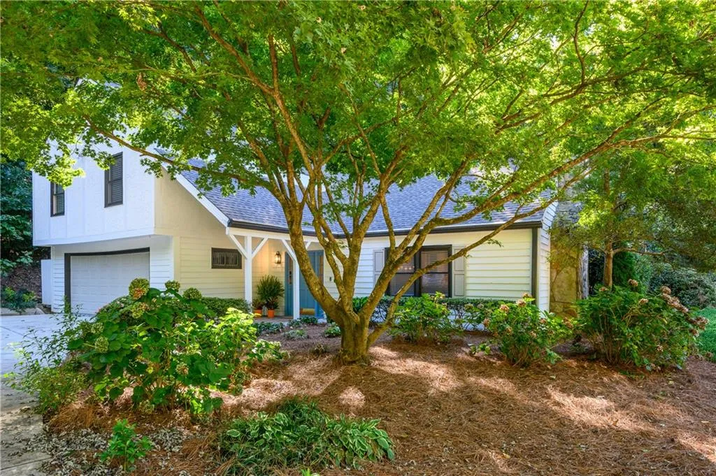 7107 Riverside Drive, Sandy Springs, Georgia 30328, 4 Bedrooms Bedrooms, ,2 BathroomsBathrooms,Residential,Sold,7107 Riverside Drive,6947759