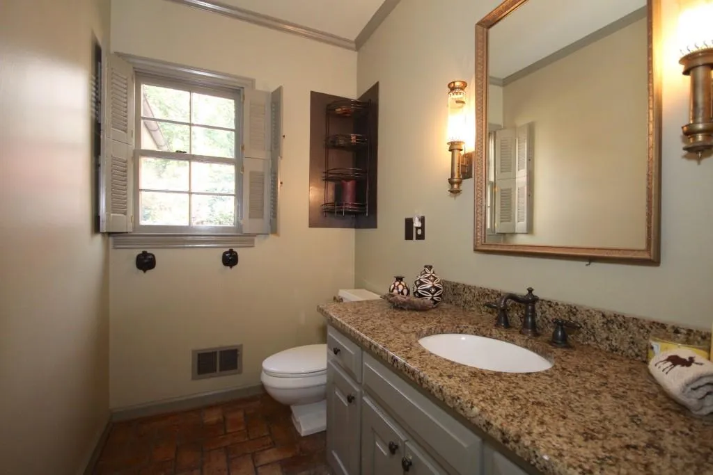 7220 Riverside Drive, Sandy Springs, Georgia 30328, 5 Bedrooms Bedrooms, ,4 BathroomsBathrooms,Residential,Sold,7220 Riverside Drive,5642265