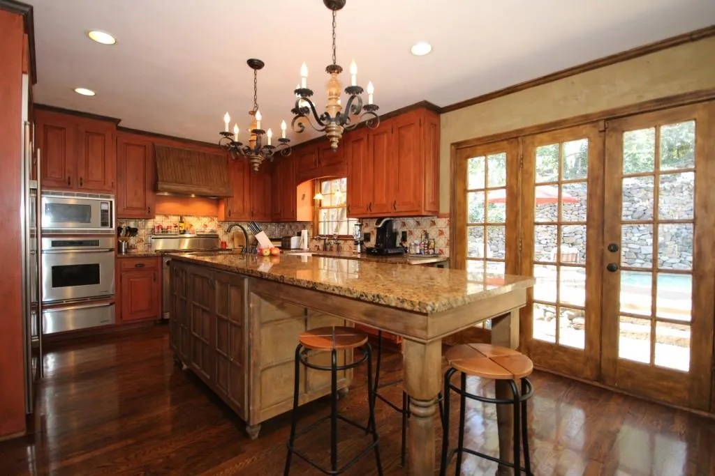 7220 Riverside Drive, Sandy Springs, Georgia 30328, 5 Bedrooms Bedrooms, ,4 BathroomsBathrooms,Residential,Sold,7220 Riverside Drive,5642265