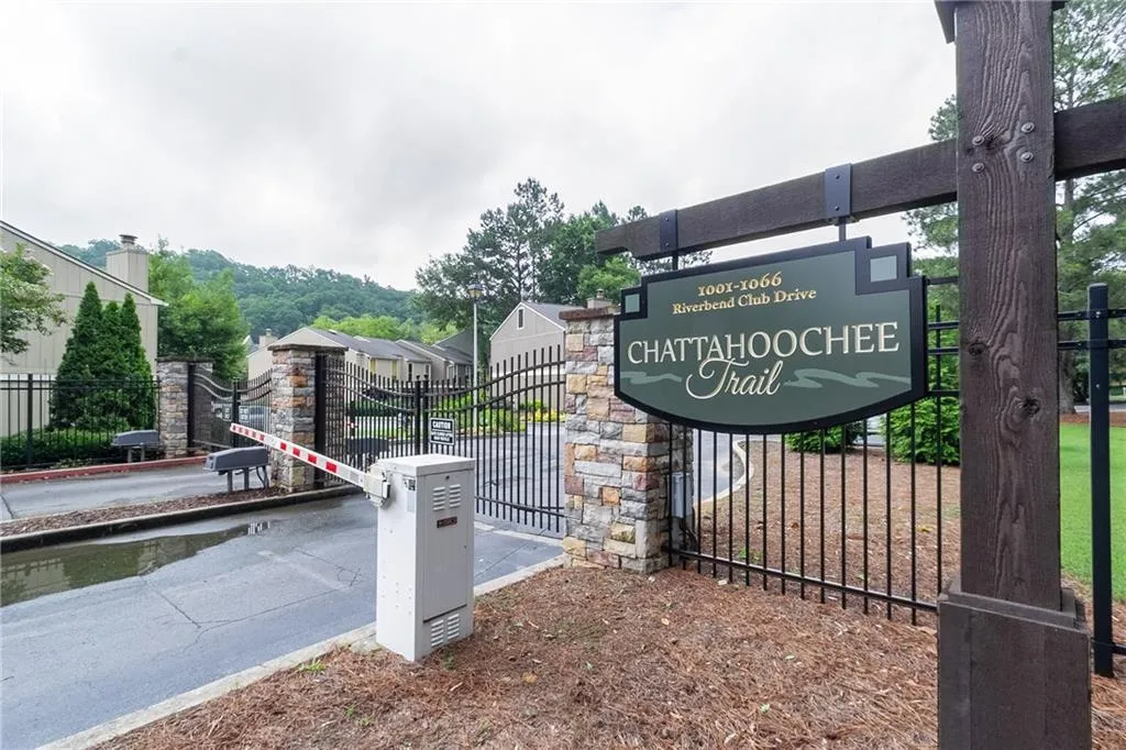 1010 Riverbend Club Drive Se Unit 10, Atlanta, Georgia 30339, 2 Bedrooms Bedrooms, ,1 BathroomBathrooms,Residential,Sold,1010 Riverbend Club Drive Se Unit 10,6027964