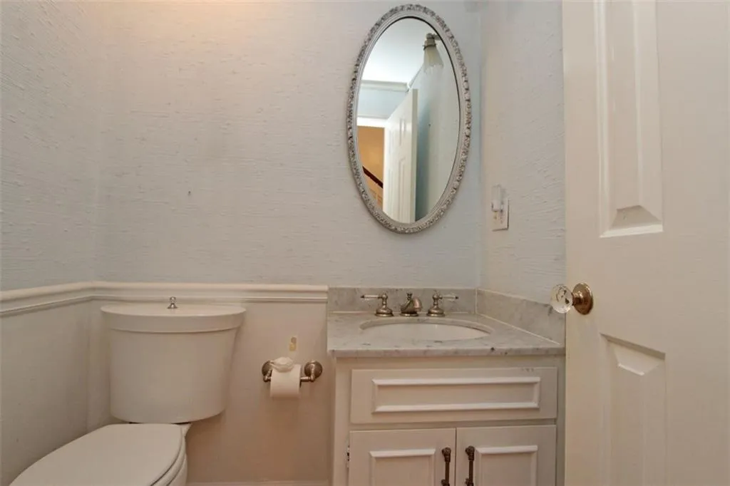 5273 Glenridge Drive Unit 5273, Sandy Springs, Georgia 30342, 3 Bedrooms Bedrooms, ,3 BathroomsBathrooms,Residential,Sold,5273 Glenridge Drive Unit 5273,5761352
