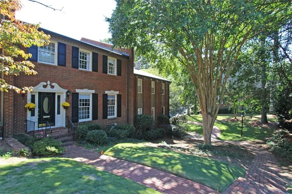 5273 Glenridge Drive Unit 5273, Sandy Springs, Georgia 30342, 3 Bedrooms Bedrooms, ,3 BathroomsBathrooms,Residential,Sold,5273 Glenridge Drive Unit 5273,5761352