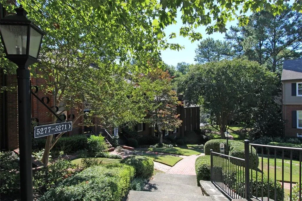 5273 Glenridge Drive Unit 5273, Sandy Springs, Georgia 30342, 3 Bedrooms Bedrooms, ,3 BathroomsBathrooms,Residential,Sold,5273 Glenridge Drive Unit 5273,5761352