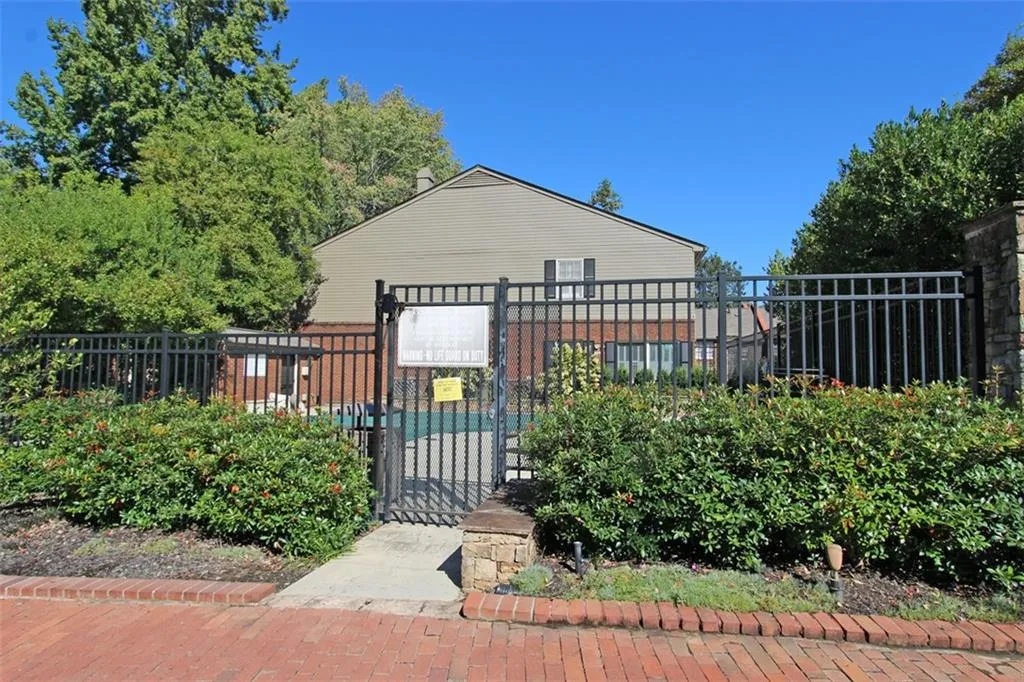 5273 Glenridge Drive Unit 5273, Sandy Springs, Georgia 30342, 3 Bedrooms Bedrooms, ,3 BathroomsBathrooms,Residential,Sold,5273 Glenridge Drive Unit 5273,5761352