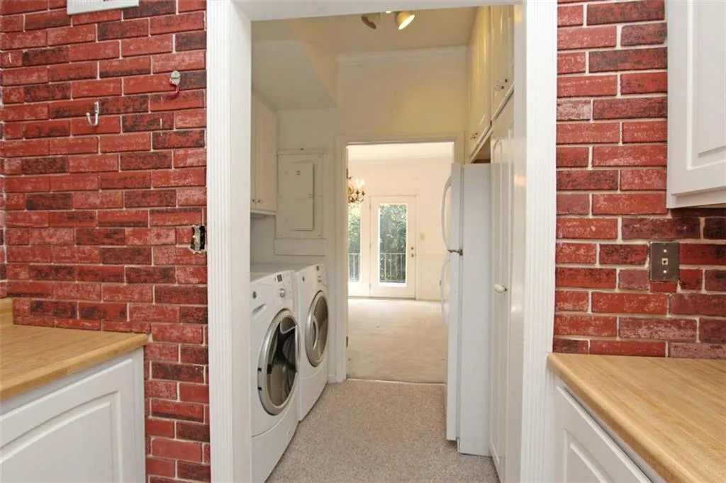 5273 Glenridge Drive Unit 5273, Sandy Springs, Georgia 30342, 3 Bedrooms Bedrooms, ,3 BathroomsBathrooms,Residential,Sold,5273 Glenridge Drive Unit 5273,5761352