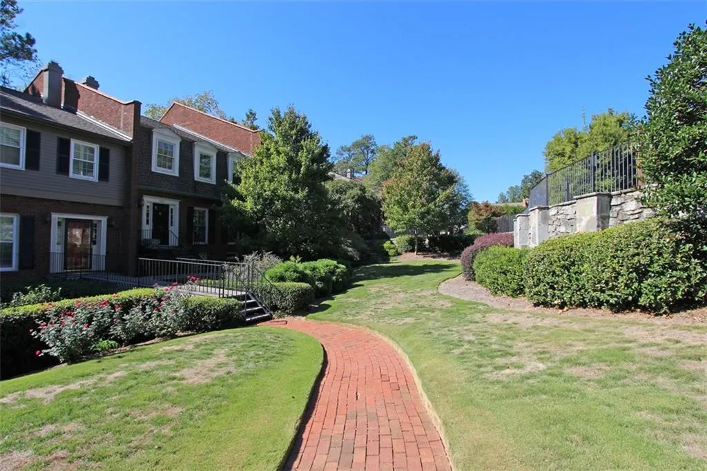 5273 Glenridge Drive Unit 5273, Sandy Springs, Georgia 30342, 3 Bedrooms Bedrooms, ,3 BathroomsBathrooms,Residential,Sold,5273 Glenridge Drive Unit 5273,5761352