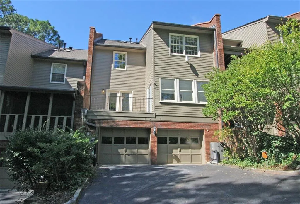 5273 Glenridge Drive Unit 5273, Sandy Springs, Georgia 30342, 3 Bedrooms Bedrooms, ,3 BathroomsBathrooms,Residential,Sold,5273 Glenridge Drive Unit 5273,5761352