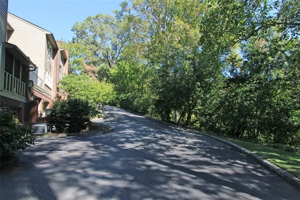 5273 Glenridge Drive Unit 5273, Sandy Springs, Georgia 30342, 3 Bedrooms Bedrooms, ,3 BathroomsBathrooms,Residential,Sold,5273 Glenridge Drive Unit 5273,5761352