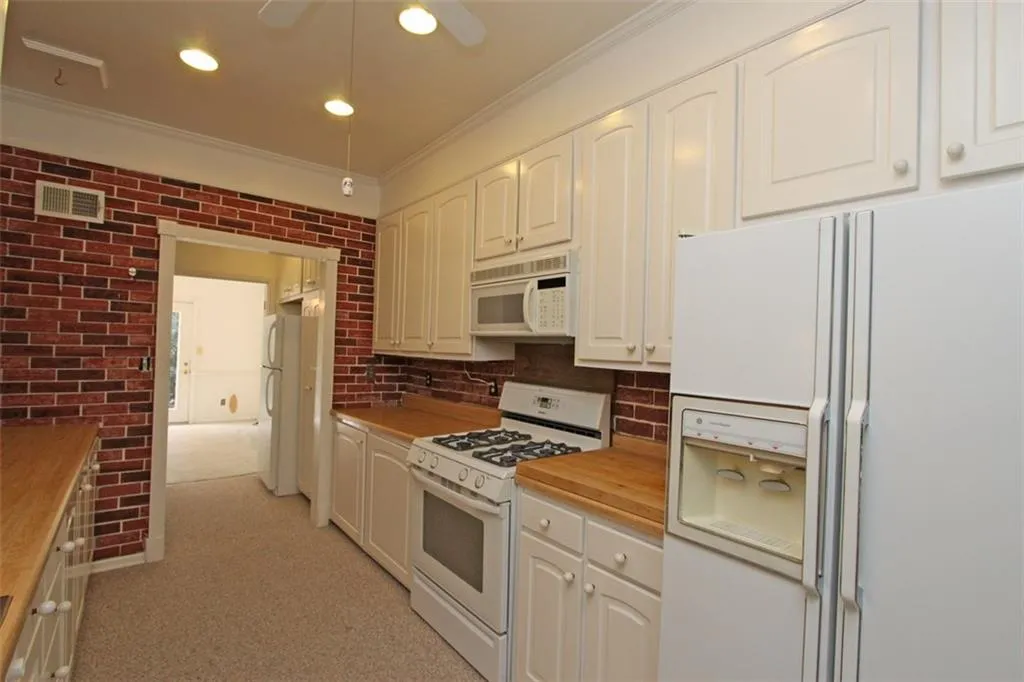 5273 Glenridge Drive Unit 5273, Sandy Springs, Georgia 30342, 3 Bedrooms Bedrooms, ,3 BathroomsBathrooms,Residential,Sold,5273 Glenridge Drive Unit 5273,5761352